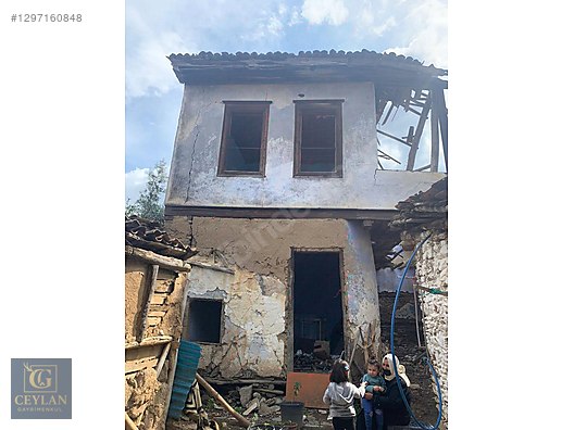 Ödemiş Adagide'de 132 m² Avlulu Taş Ev